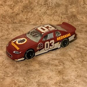 REDSKINS 1:24 Diecast 2003 NFL Stock Car - Action